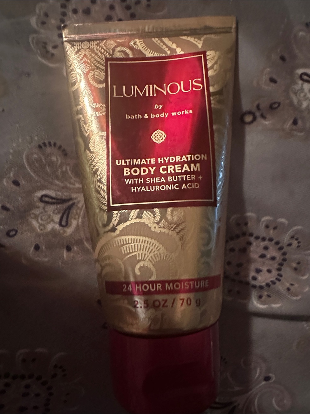Luminous Ultimate Hydration Body Cream by Bath & Body Works — Gold & Red